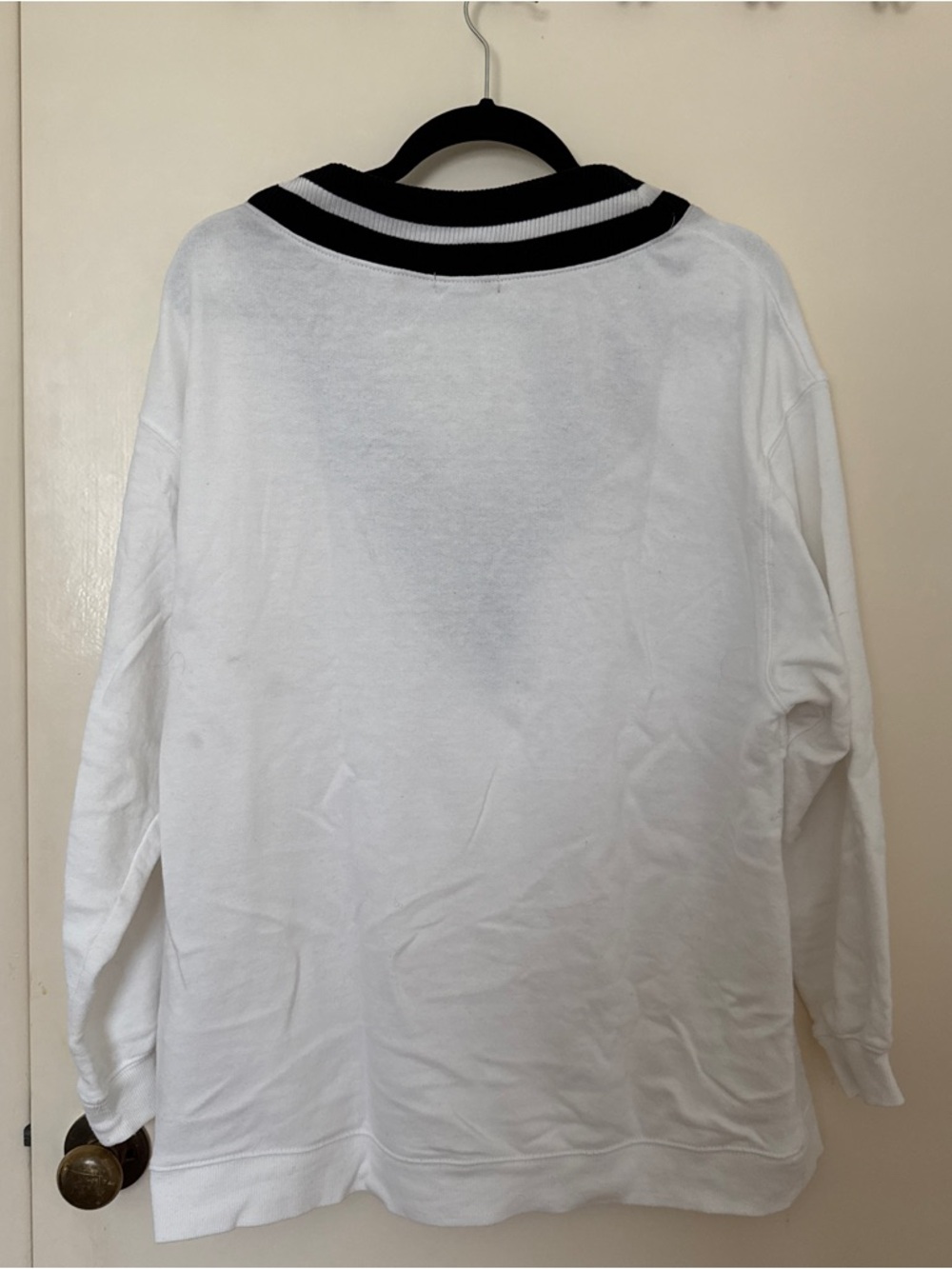 H&M black and White V-Neck sweater - Picture 3 of 7